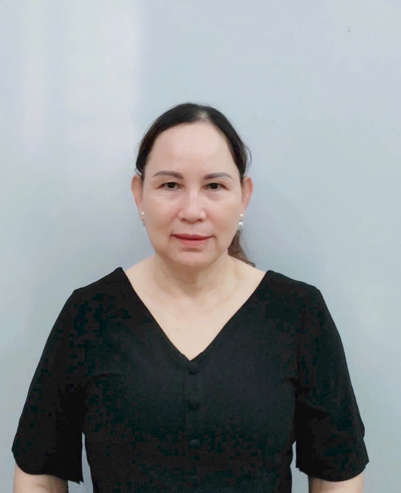 Cô Hồng quê Huế