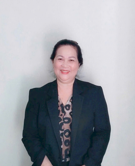 Cô Mai quê góc Huế 
