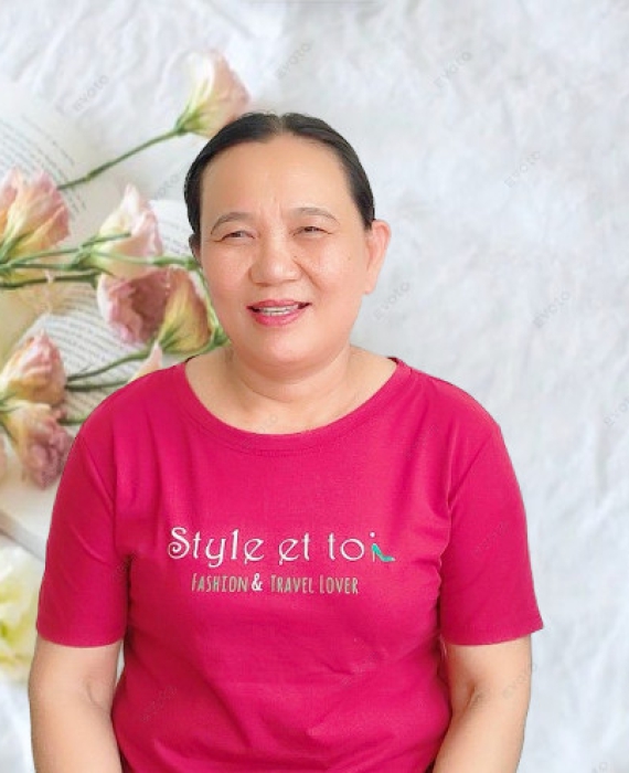 Cô tên Hồng quê Nha Trang