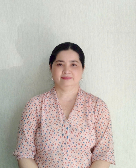 Cô Hằng sinh năm 1975