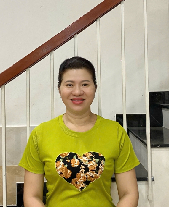 Cô Loan quê Quảng Ngãi 
