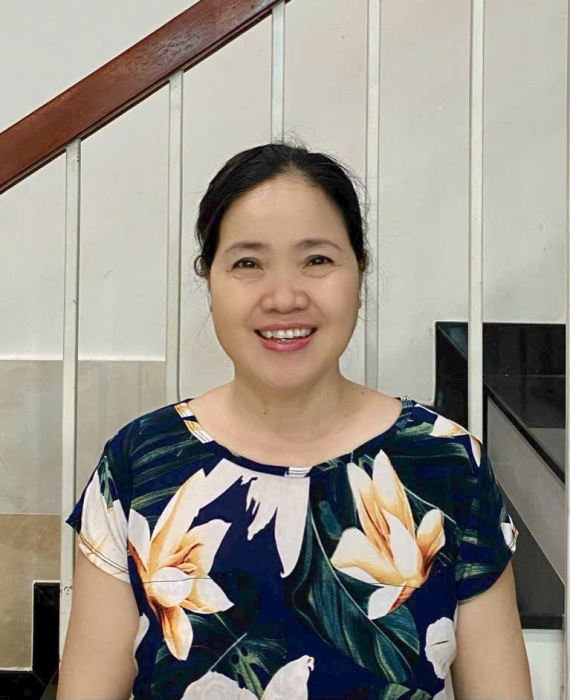 Cô Thuỷ quê Hà Nội 