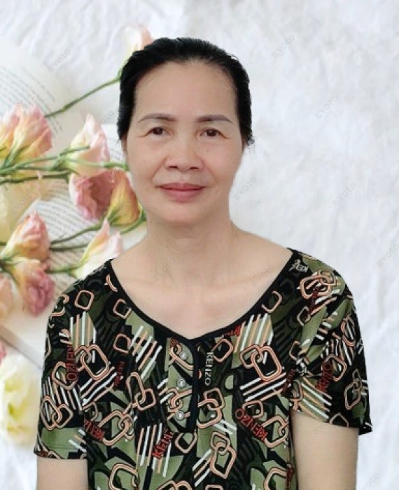 Cô Hoa quê miền Bắc gần 60 tuổi