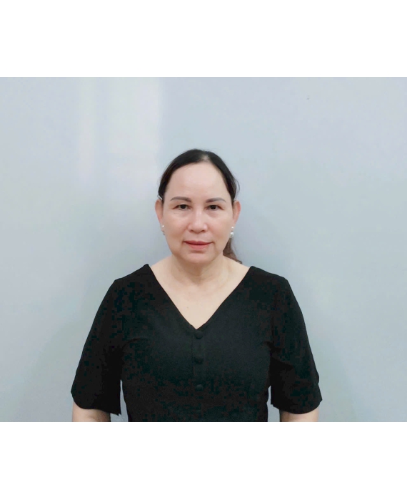 Cô Hồng quê Huế