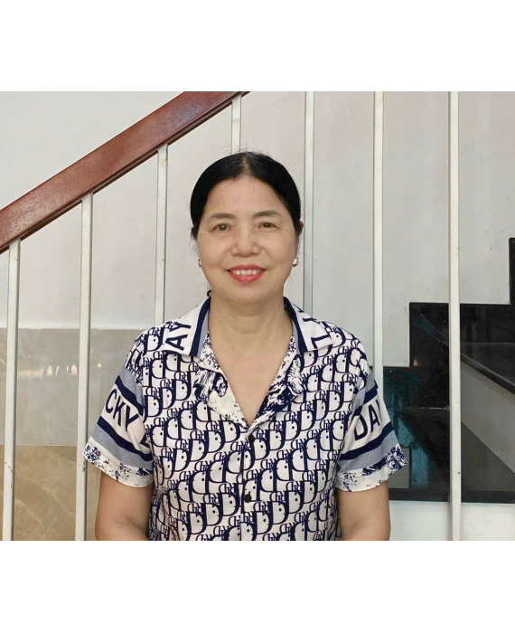 Cô Thuyên sinh năm 1970 