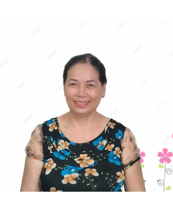 Cô Út ( tên Hoa Phượng ) 