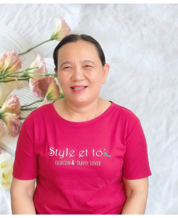 Cô tên Hồng quê Nha Trang
