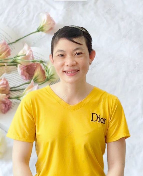 Chị Ngân quê Nha Trang