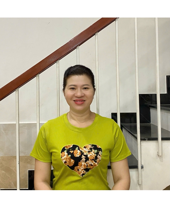 Cô Loan quê Quảng Ngãi 