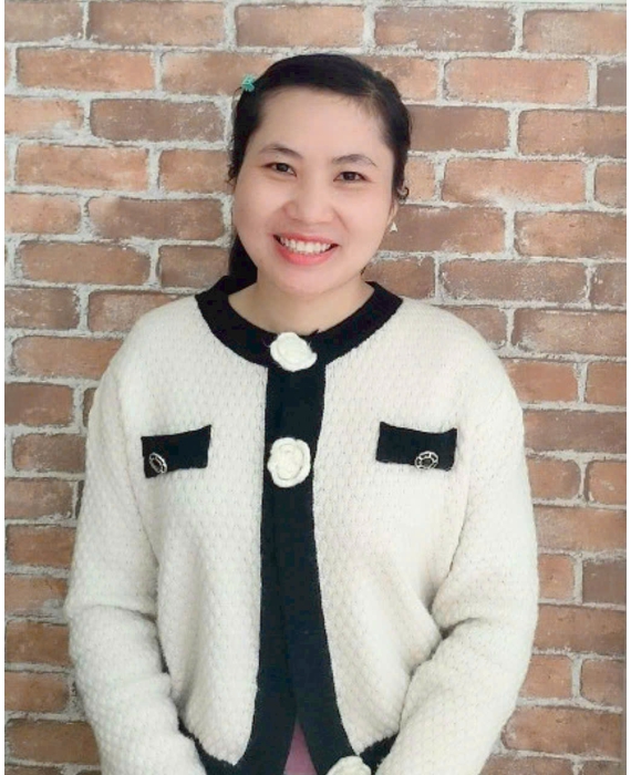 Em Thắm sinh năm 1991