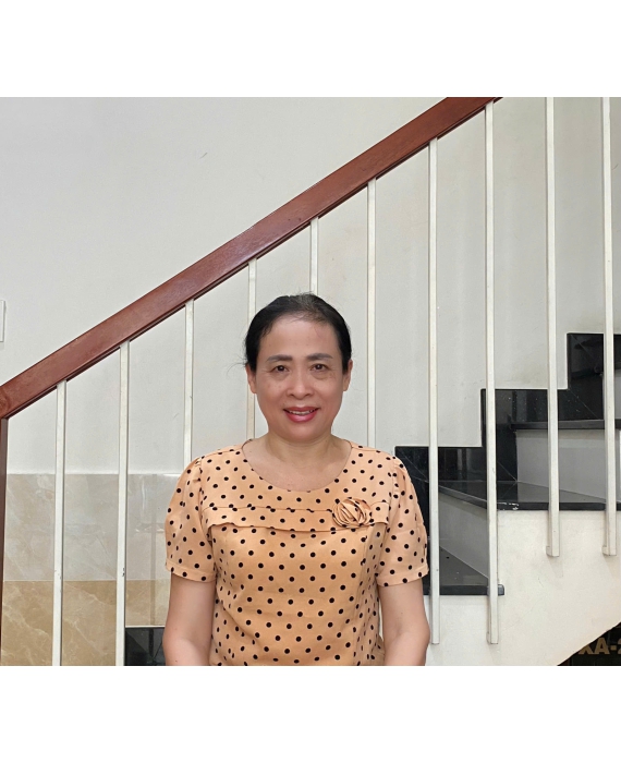 Cô Hồng quê Hà Tĩnh sinh năm 1968