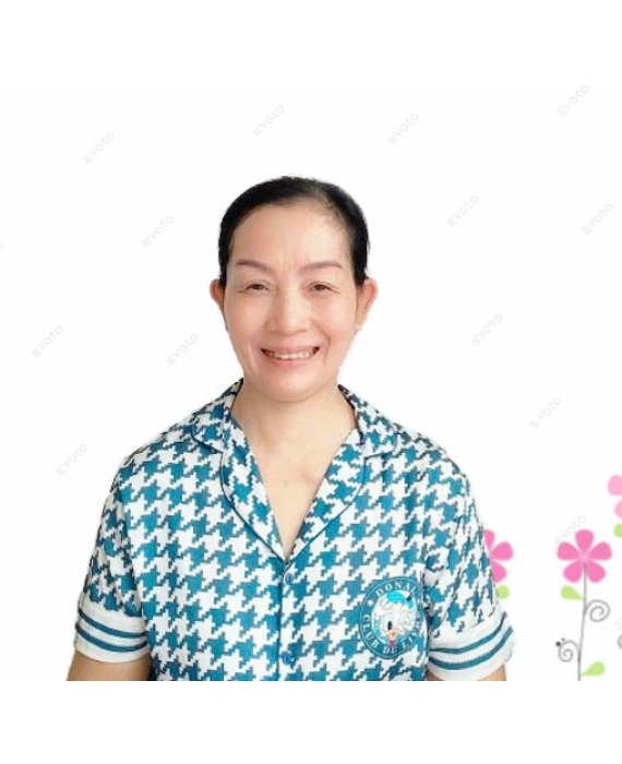 Cô Hồng quê góc Huế  sinh năm 1966