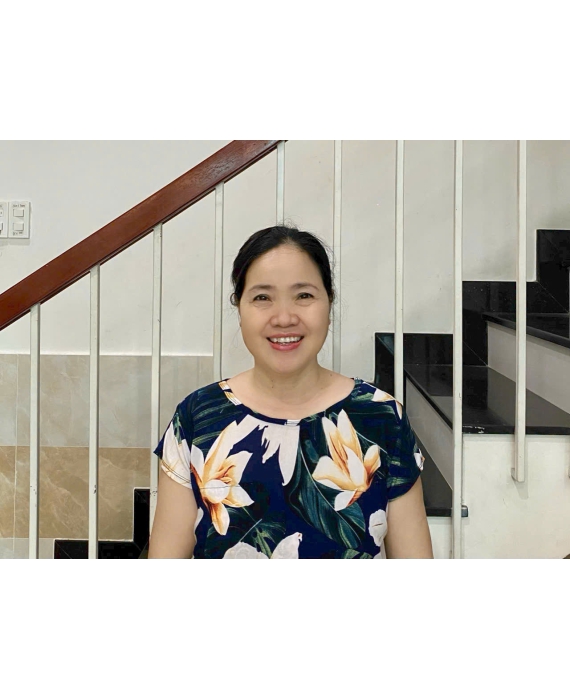 Cô Thuỷ quê Hà Nội 