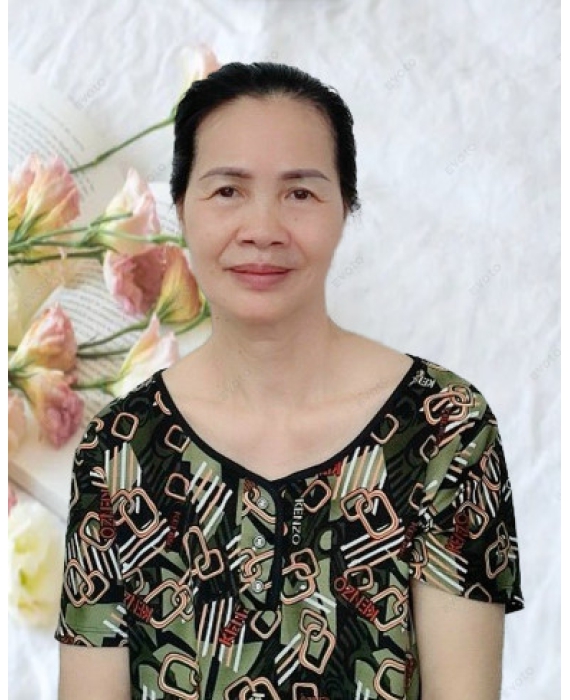 Cô Hoa quê miền Bắc gần 60 tuổi