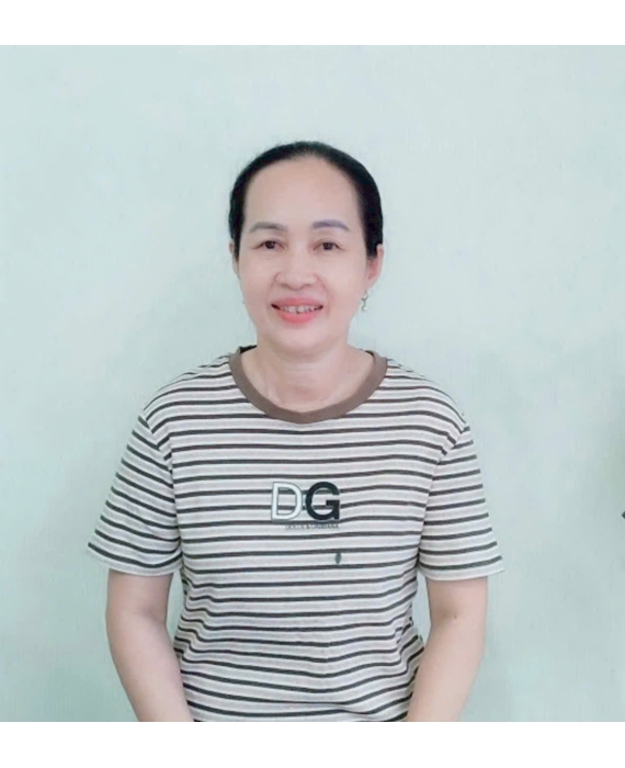 Cô Lan sinh năm 1972