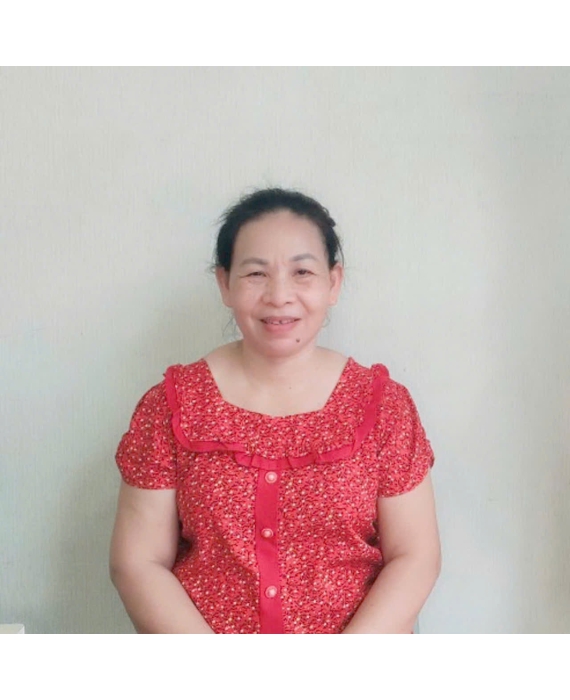 Cô Tím sinh năm 1973 